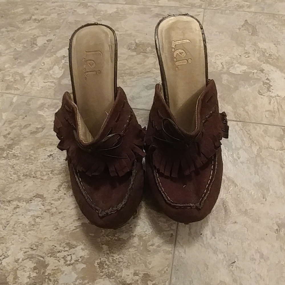 3.5" tassled heels